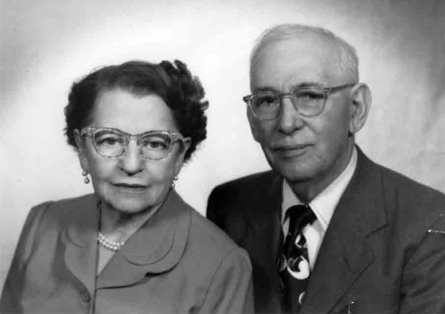 Portrait of José T. Canales with his wife.